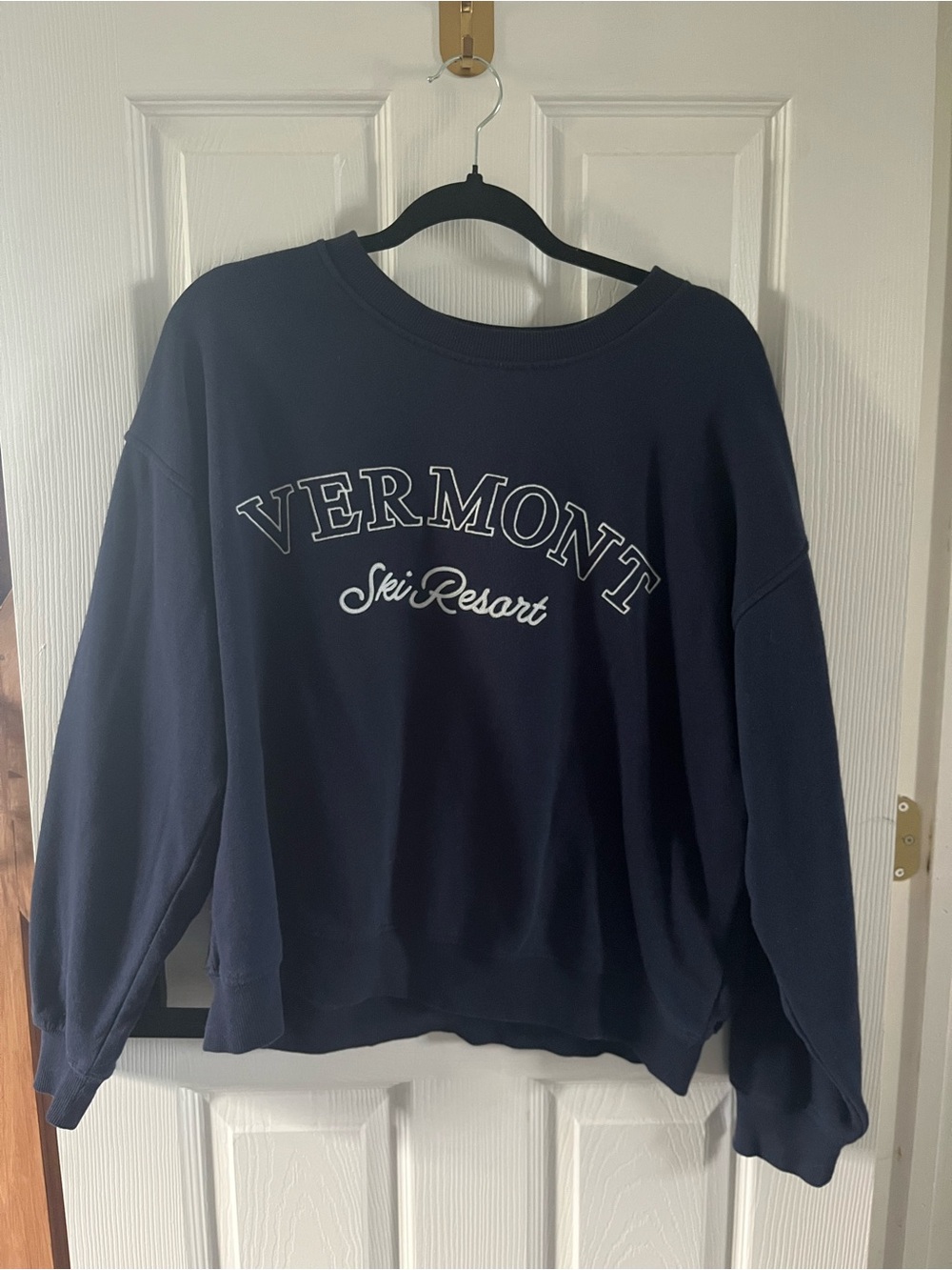 H&M Divided Vermont Ski Resort Navy Blue Sweatshirt - Size L